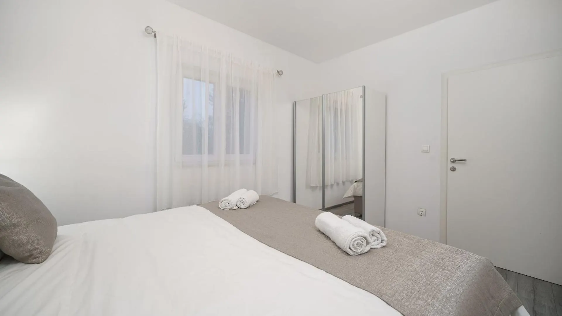 Luxury Six-Bedroom Villa With Heated Pool&Sauna Kastela 0*,  Croatia