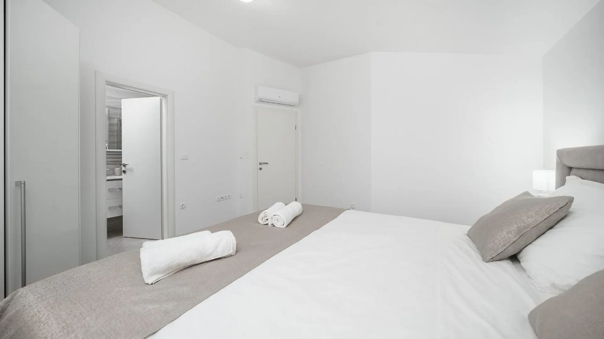 Luxury Six-Bedroom Villa With Heated Pool&Sauna Kastela 0*,  Croatia