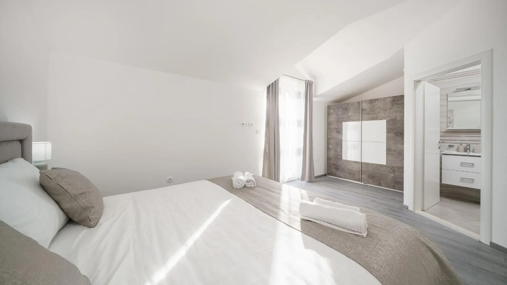Luxury Six-Bedroom Villa With Heated Pool&Sauna Kastela