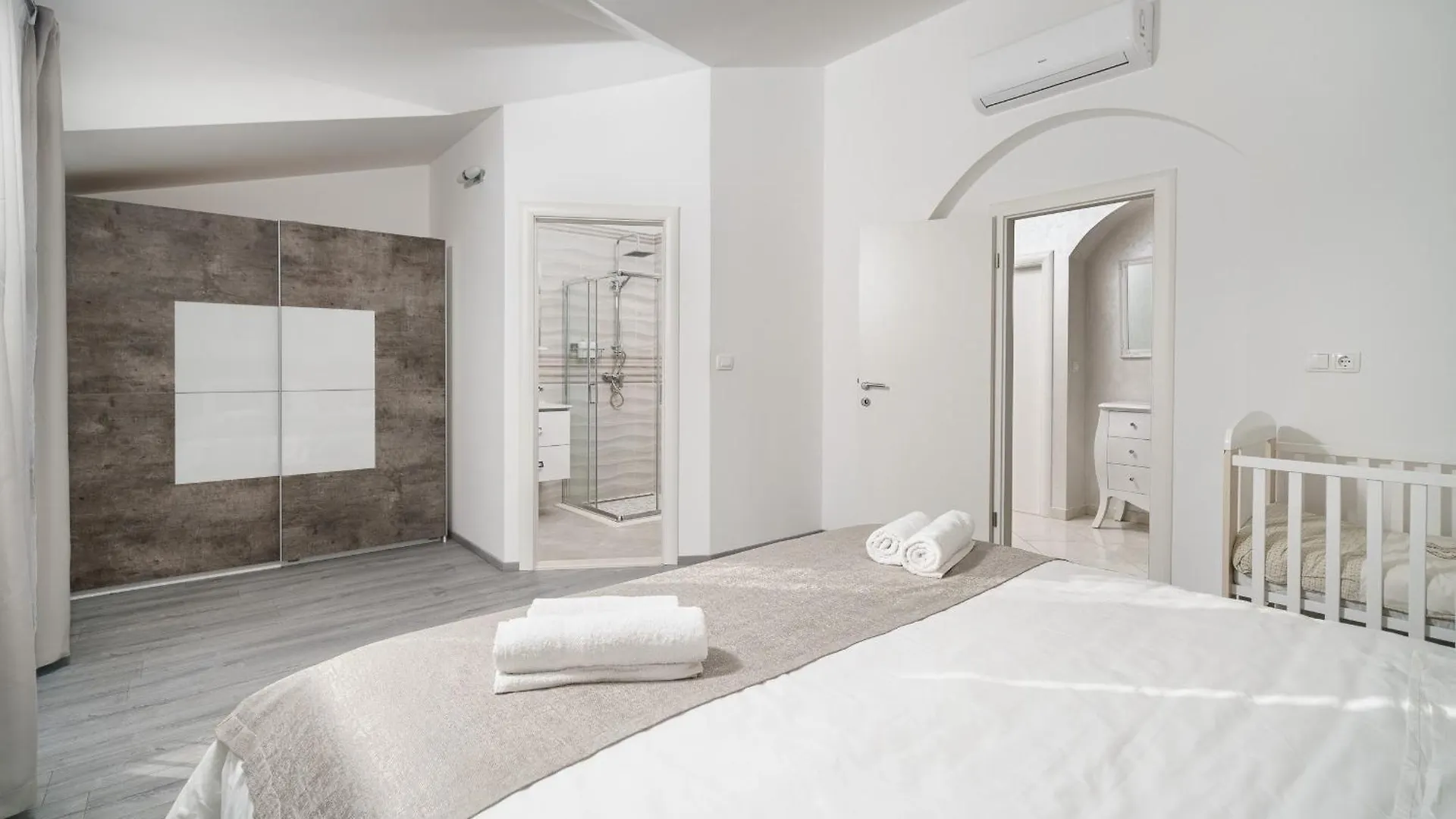 Luxury Six-Bedroom Villa With Heated Pool&Sauna Kastela