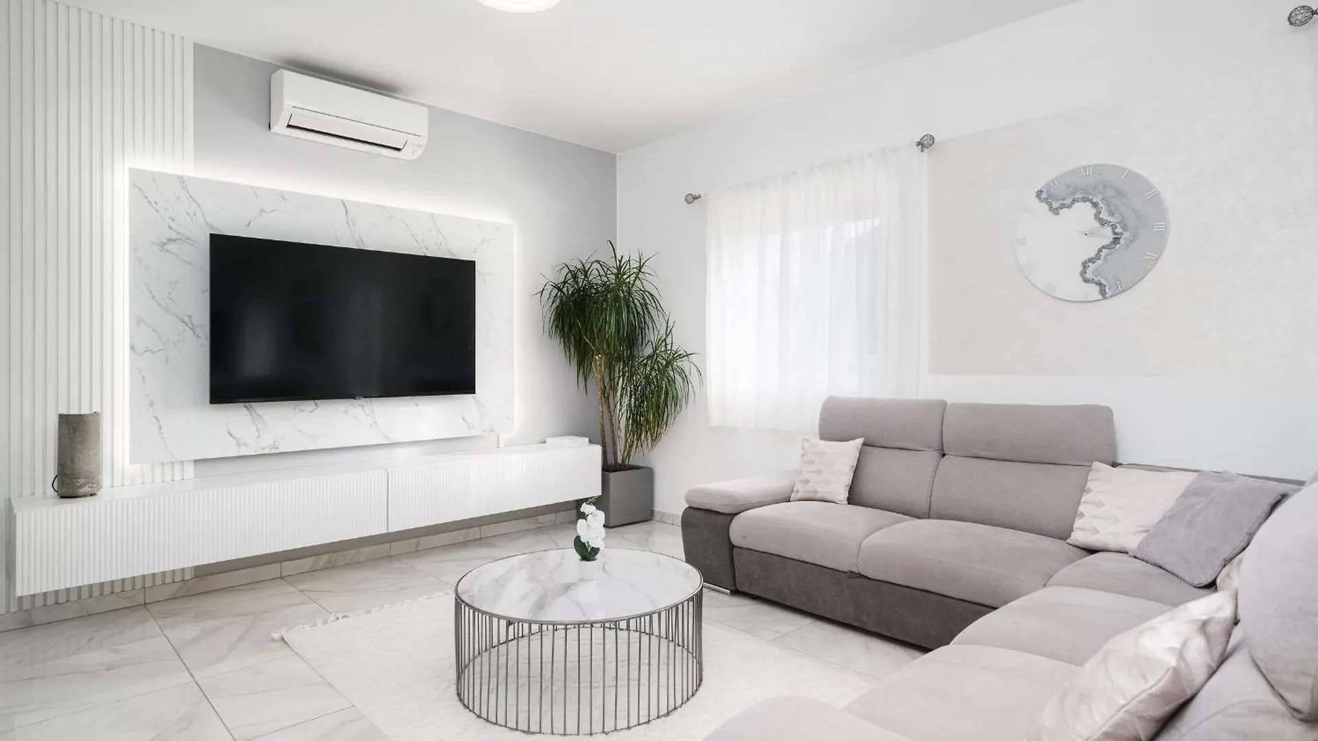 Luxury Six-Bedroom Villa With Heated Pool&Sauna Kastela 0*,  Croatia