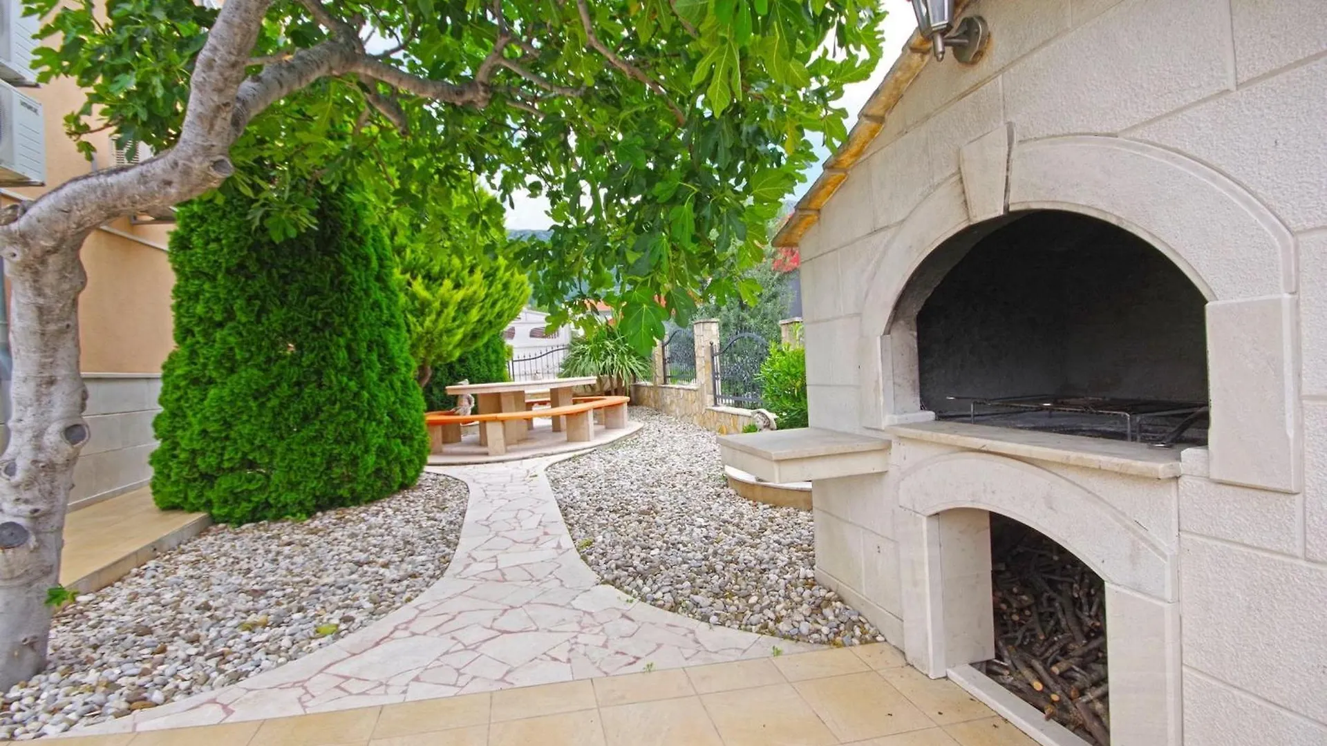 Luxury Six-Bedroom Villa With Heated Pool&Sauna Kastela 0*,