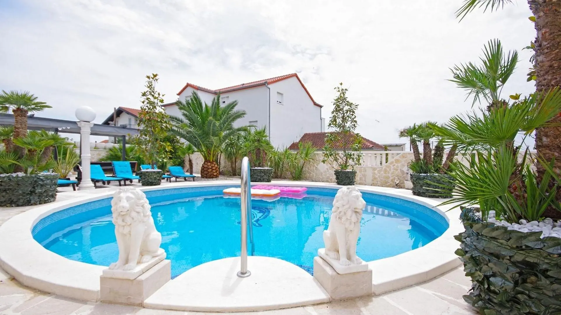 Luxury Six-Bedroom Villa With Heated Pool&Sauna Kastela