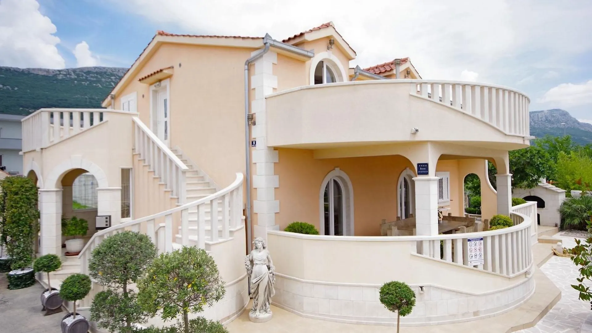 Luxury Six-Bedroom Villa With Heated Pool&Sauna Kastela
